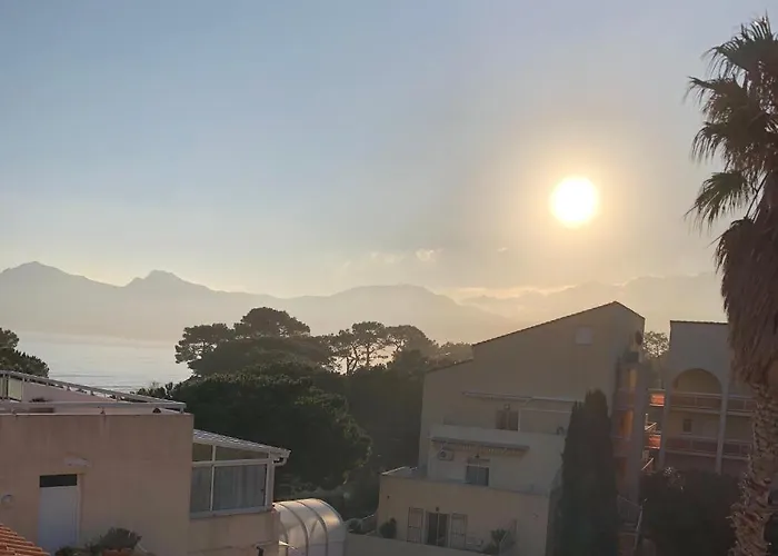 Duplex Renove Les Pieds Dans L'eau * Calvi (Corsica)